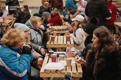 Німецькі ковбаски та глінтвейн: в Одесі відзначили Різдво ярмарком Німецькі ковбаски та глінтвейн: в Одесі відзначили Різдво ярмарком
