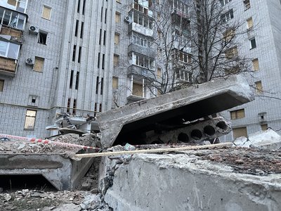 "Хвилює те, щоб дах зробили правильно". Який стан дев’ятиповерхівки в Охтирці, в яку влучили російські дрони "Хвилює те, щоб дах зробили правильно". Який стан дев’ятиповерхівки в Охтирці, в яку влучили російські дрони