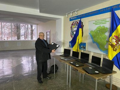 Дистанційне навчання в умовах війни: школи Київщини отримали понад 3 тисячі ноутбуків Дистанційне навчання в умовах війни: школи Київщини отримали понад 3 тисячі ноутбуків