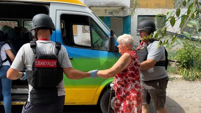 допомога волонтери евакуація люди з інвалідністю Мирноград Донецька область 22 серпня 2024 рік допомога волонтери евакуація люди з інвалідністю Мирноград Донецька область 22 серпня 2024 рік