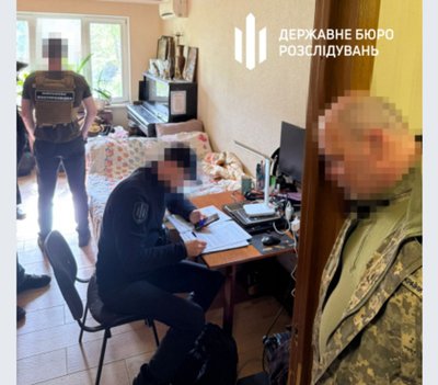 В Одесі посадовця ТЦК підозрюють у вимаганні 7,5 тисяч доларів за переведення та "списання" з військового обліку