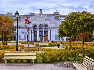 Осінь у відремонтованому сквері “Мистецькі ворота” Житомира: фоторепортаж Осінь у відремонтованому сквері “Мистецькі ворота” Житомира: фоторепортаж