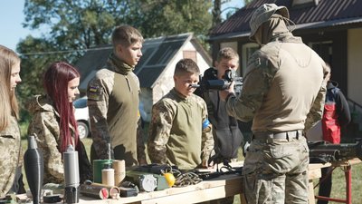 Вогнева підготовка та керування дронами : на Вінниччині провели військово-патріотичний табір Вогнева підготовка та керування дронами : на Вінниччині провели військово-патріотичний табір