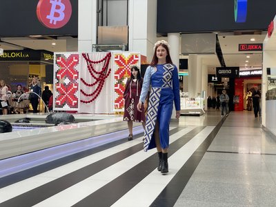 Показ мод, благодійний ярмарок та концерти. Як відзначили День вишиванки у Дніпрі Показ мод, благодійний ярмарок та концерти. Як відзначили День вишиванки у Дніпрі