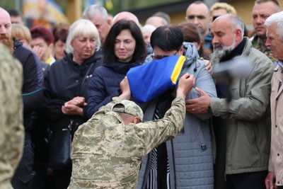 У Житомирі попрощалися з військовослужбовцем Олегом Щіпанським У Житомирі попрощалися з військовослужбовцем Олегом Щіпанським