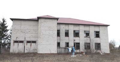 Зруйнований під час окупації клуб у Бервиці, де росіяни створили "штаб" Зруйнований під час окупації клуб у Бервиці, де росіяни створили "штаб"