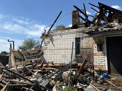 У Слоуті на Сумщині російський безпілотник знищив дім освітянина У Слоуті на Сумщині російський безпілотник знищив дім освітянина