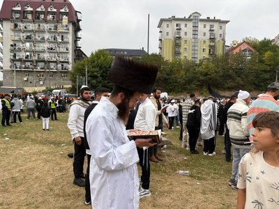 «Віддали гріхи воді»: в Умані завершилося святкування Рош га-Шана «Віддали гріхи воді»: в Умані завершилося святкування Рош га-Шана