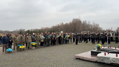 107 річниця бою: на Чернігівщині вшанували пам'ять Героїв Крут 107 річниця бою: на Чернігівщині вшанували пам'ять Героїв Крут