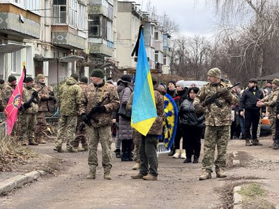 У Старому селі на Сумщині поховали солдата Руслана Тарана У Старому селі на Сумщині поховали солдата Руслана Тарана