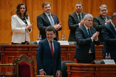 У Румунії відбулась інавгурація обраного президента Нікушора Дана У Румунії відбулась інавгурація обраного президента Нікушора Дана