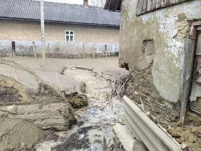 Ліквідовують наслідки витоку газу та підраховують збитки: ситуація у селі Розвадів на Львівщині Ліквідовують наслідки витоку газу та підраховують збитки: ситуація у селі Розвадів на Львівщині
