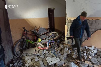 Пошкоджений гуртожиток та 11 травмованих: наслідки російської атаки по Одесі. Фото Пошкоджений гуртожиток та 11 травмованих: наслідки російської атаки по Одесі. Фото