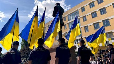 У Кропивницькому напередодні Дня Конституції України вшанували пам’ять загиблих бійців У Кропивницькому напередодні Дня Конституції України вшанували пам’ять загиблих бійців