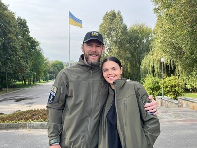 У Тернополі зустріли подружжя американців, які біжать марафон, щоб привернути увагу до України У Тернополі зустріли подружжя американців, які біжать марафон, щоб привернути увагу до України