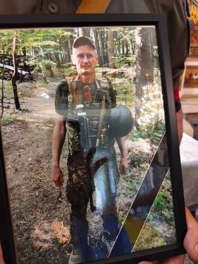 У Полтаві попрощалися із загиблим військовим Володимиром Сердюком У Полтаві попрощалися із загиблим військовим Володимиром Сердюком
