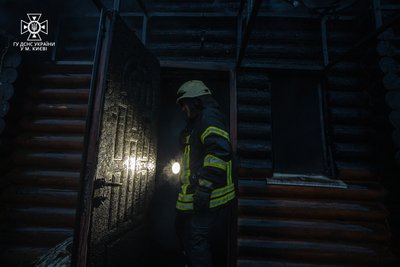 На Троєщині в Києві через займання в сауні горів приватний будинок