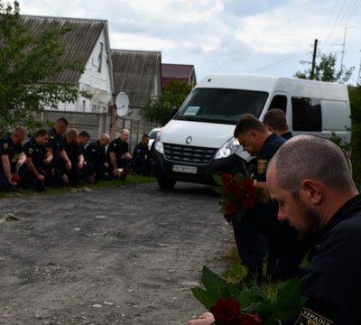 З сапером, якого вбив російський дрон під час розмінування Харківщини, попрощалися 13 червня З сапером, якого вбив російський дрон під час розмінування Харківщини, попрощалися 13 червня