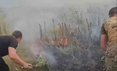 Курсанти військового інституту допомогли загасити пожежу біля Житомира Курсанти військового інституту допомогли загасити пожежу біля Житомира