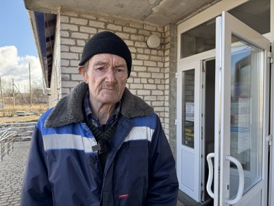 “Машина заправлена, сумки зібрані”. Як живуть у Прилісному за 40 кілометрів від фронту “Машина заправлена, сумки зібрані”. Як живуть у Прилісному за 40 кілометрів від фронту