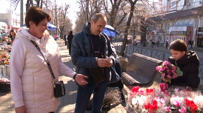 Квітковий ринок до 8 березня в Черкасах Квітковий ринок до 8 березня в Черкасах