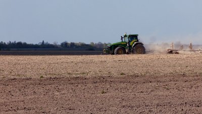 Фермери на Чернігівщині: як працюють аграрії під атаками РФ Фермери на Чернігівщині: як працюють аграрії під атаками РФ