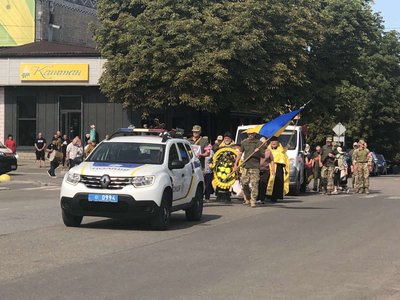 Втрати Черкащини: у громаді попрощались з полеглим на війні захисником Втрати Черкащини: у громаді попрощались з полеглим на війні захисником