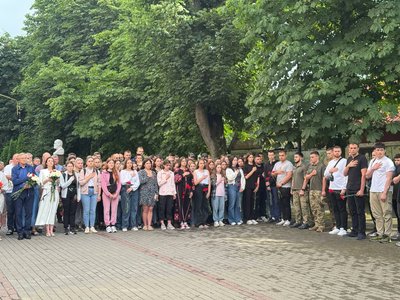 У Вінниці вшанували пам'ять полеглих медиків У Вінниці вшанували пам'ять полеглих медиків