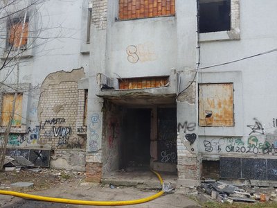 У Житомирі горить кінотеатр "Космос" – що відомо У Житомирі горить кінотеатр "Космос" – що відомо