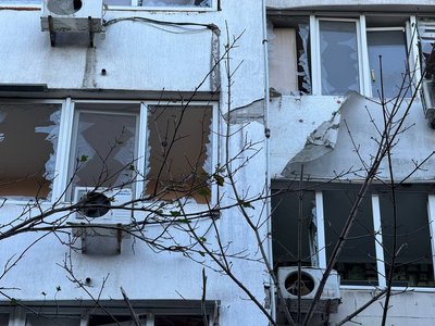 Нічна атака БпЛА на Одесу: пошкоджені багатоповерхівки, травмована одна людина Нічна атака БпЛА на Одесу: пошкоджені багатоповерхівки, травмована одна людина