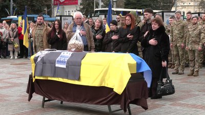 З 23-річним бійцем Сил спеціальних операцій Денисом Медведюком попрощалися у Рівному З 23-річним бійцем Сил спеціальних операцій Денисом Медведюком попрощалися у Рівному