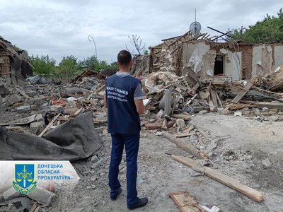 Загинув чоловік, дитину — шукають: вночі РФ обстріляла Селидове Загинув чоловік, дитину — шукають: вночі РФ обстріляла Селидове