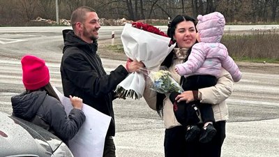 У Кропивницькому зустріли звільненого з полону військового Дмитра Лихачова У Кропивницькому зустріли звільненого з полону військового Дмитра Лихачова