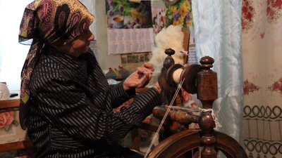 "Людина попросила, я якщо не зв’яжу, то сама не своя": мати і донька з Синельниківщини в’яжуть шкарпетки для військових "Людина попросила, я якщо не зв’яжу, то сама не своя": мати і донька з Синельниківщини в’яжуть шкарпетки для військових