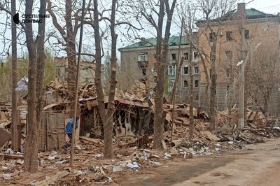 Уранці РФ вдарила по Слов'янську авіабомбою, є поранений Уранці РФ вдарила по Слов'янську авіабомбою, є поранений