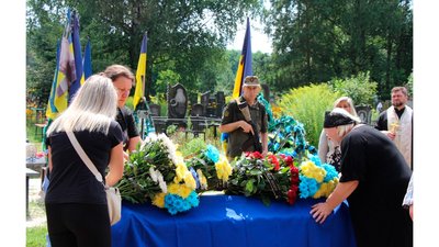 На Чернігівщині попрощалися з захисниками Максимом Никитенком та Сергієм Козієм На Чернігівщині попрощалися з захисниками Максимом Никитенком та Сергієм Козієм