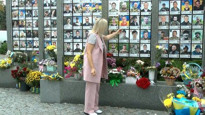 Світлини полеглих бійців на стіні пам’яті Світлини полеглих бійців на стіні пам’яті