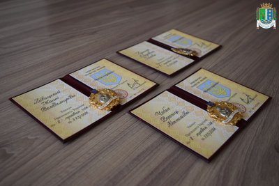 Трьом жителькам Одещини вручили посвідчення до звання «Мати-героїня»