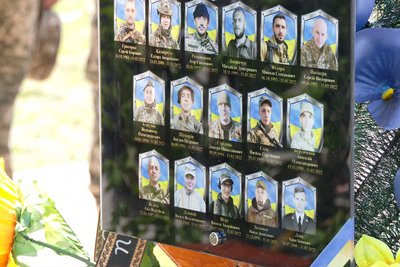 Портрети 19 військових, які загинули внаслідок російського авіанальоту на Київщині у березні 2022 року Портрети 19 військових, які загинули внаслідок російського авіанальоту на Київщині у березні 2022 року