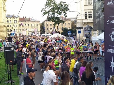 Участь взяли понад 2000 людей: у Львові відбувся півмарафон незламності Участь взяли понад 2000 людей: у Львові відбувся півмарафон незламності