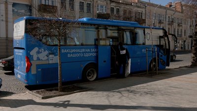 "Операція: вакцинація": у Вінниці безплатно робили щеплення та обстежували