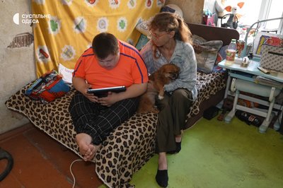 «Виїхали з однією сумкою»: історія родини, яка рятувалася від повені після підриву Каховської ГЕС «Виїхали з однією сумкою»: історія родини, яка рятувалася від повені після підриву Каховської ГЕС