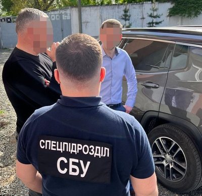 На Хмельниччині посадовця селищної ради підозрюють у корупційній схемі На Хмельниччині посадовця селищної ради підозрюють у корупційній схемі