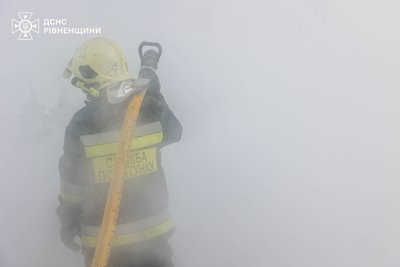 Повітряна атака армії РФ на Рівненщину: на приватному підприємстві сталося задимлення Повітряна атака армії РФ на Рівненщину: на приватному підприємстві сталося задимлення