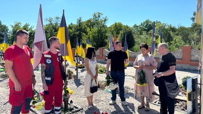 У Кропивницькому вшанували памʼять загиблих на війні медиків У Кропивницькому вшанували памʼять загиблих на війні медиків