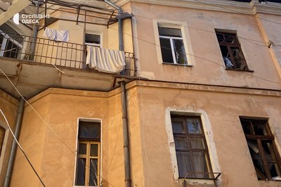 "Так бахнуло, ми всі в пилюці": як одесити пережили масовану атаку РФ у ніч на 27 квітня "Так бахнуло, ми всі в пилюці": як одесити пережили масовану атаку РФ у ніч на 27 квітня