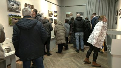 Підвіски, натільний хрестик та амфора, якій 5 тисяч років: виставку артефактів презентували у Рівному Підвіски, натільний хрестик та амфора, якій 5 тисяч років: виставку артефактів презентували у Рівному