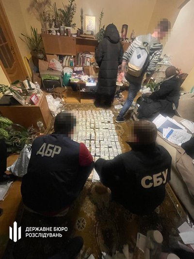 На Львівщині затримали медиків районної лікарні за отримання грошей за групу інвалідності На Львівщині затримали медиків районної лікарні за отримання грошей за групу інвалідності