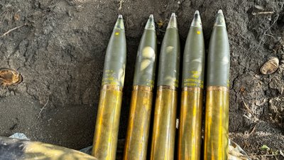 Британська гармата L119 військовослужбовці 79 ОДШБр снаряди Курахівський напрямок Донецька область Британська гармата L119 військовослужбовці 79 ОДШБр снаряди Курахівський напрямок Донецька область