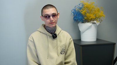 Після трьох років у полоні військовий з Вінниччини вперше обійняв сина Після трьох років у полоні військовий з Вінниччини вперше обійняв сина